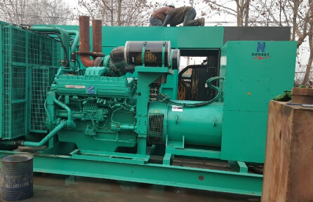 册亨发电机组如何判断水冷式机油散热器内部是否需要清洗？